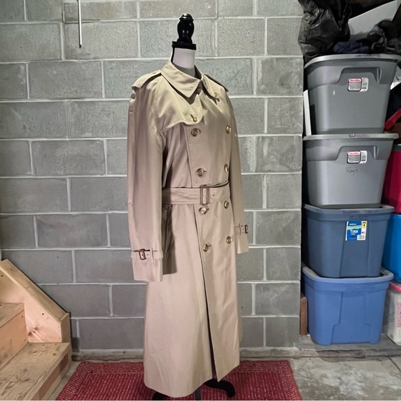 Burberry trench coat. - Picture 5 of 14